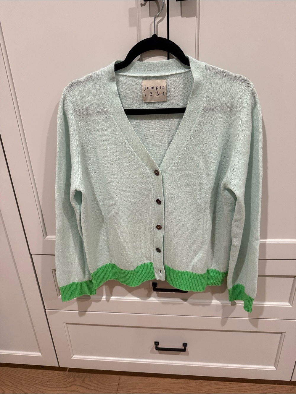 Jumper1234 Mint Green V-Neck Cardigan 100% cashmere size 10-12